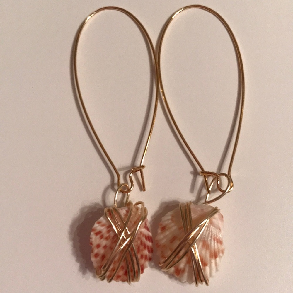 Shell 🐚 earrings.